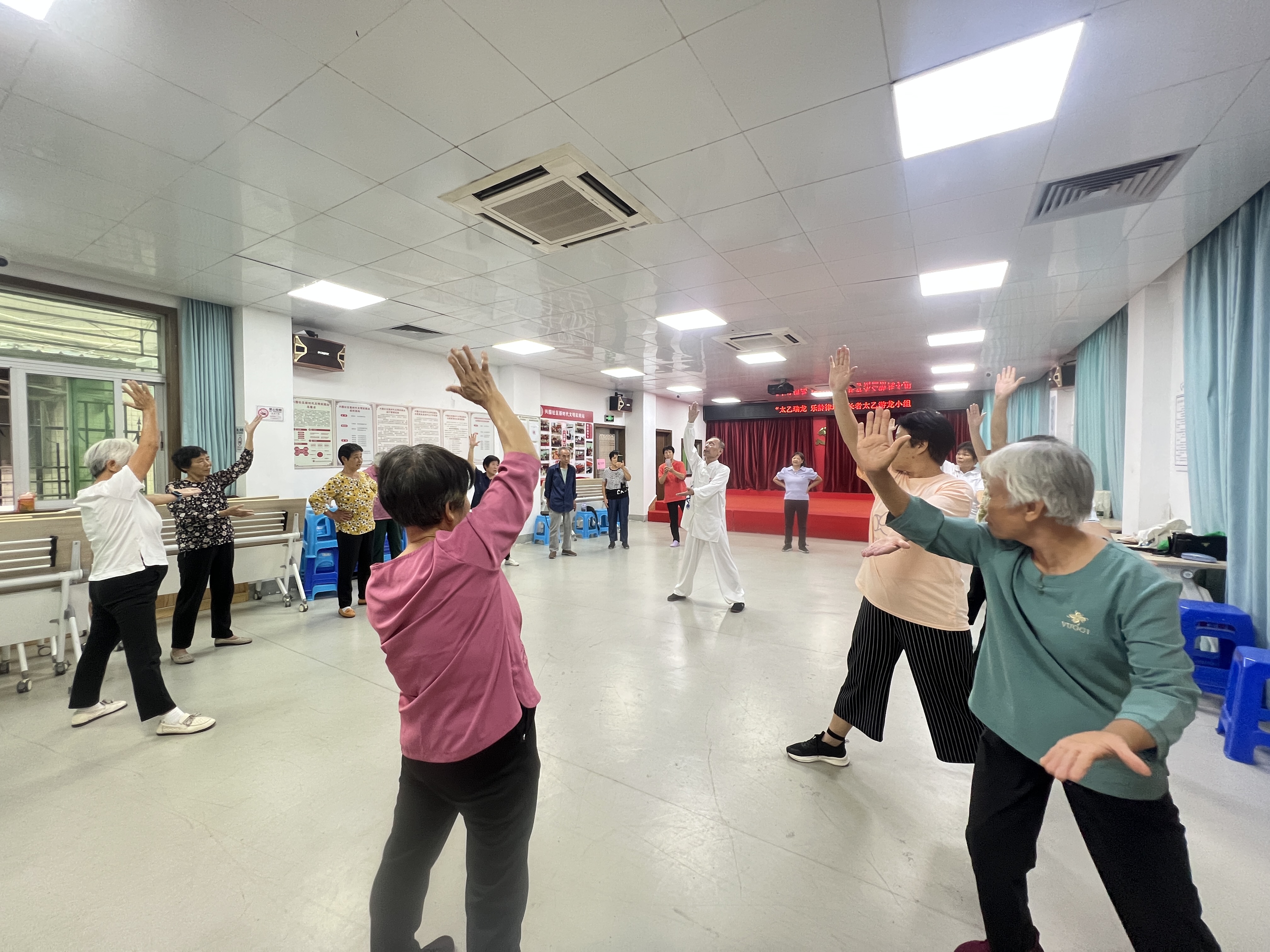 福永街道兴围社区举办太乙游龙拳教学活动