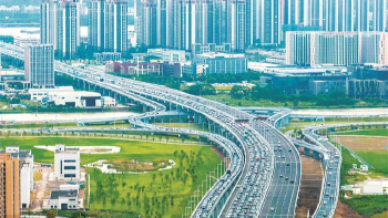 深中通道通车首日 两地居民喜大普奔